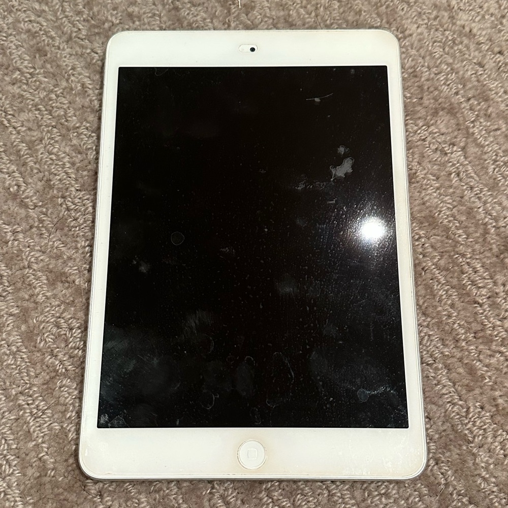 Mini iPad - Picture 2 of 2